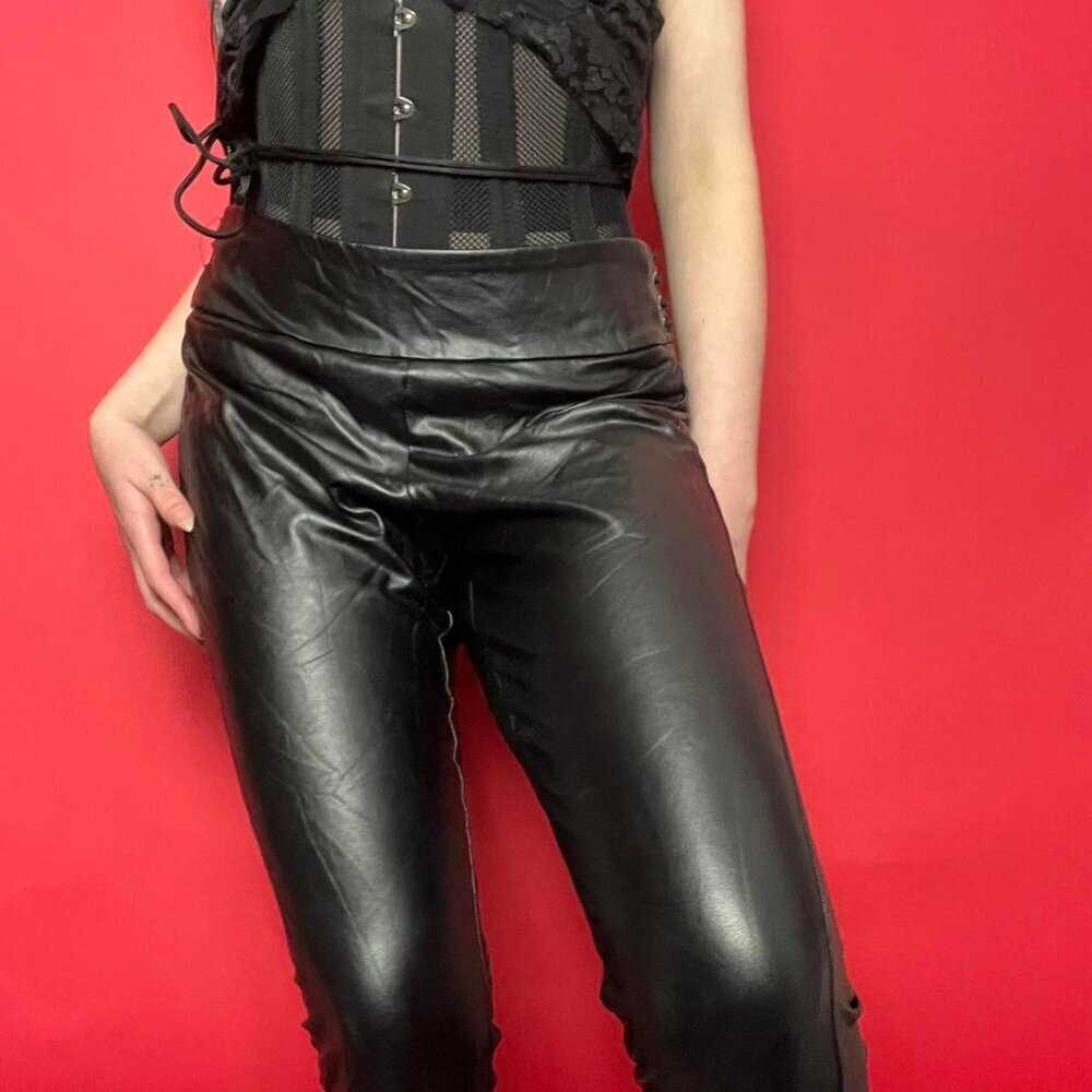 Dynamite / Black leather look leggings with corseted accents 🤍🖤